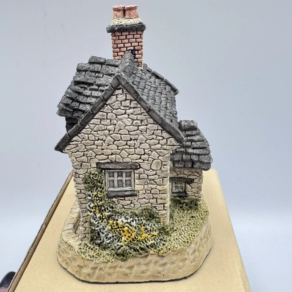 David Winter Cottages British Traditions Burns Reading Room January‎ Box & COA